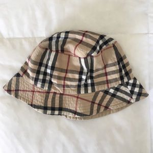 Reversible Burberry unisex hat